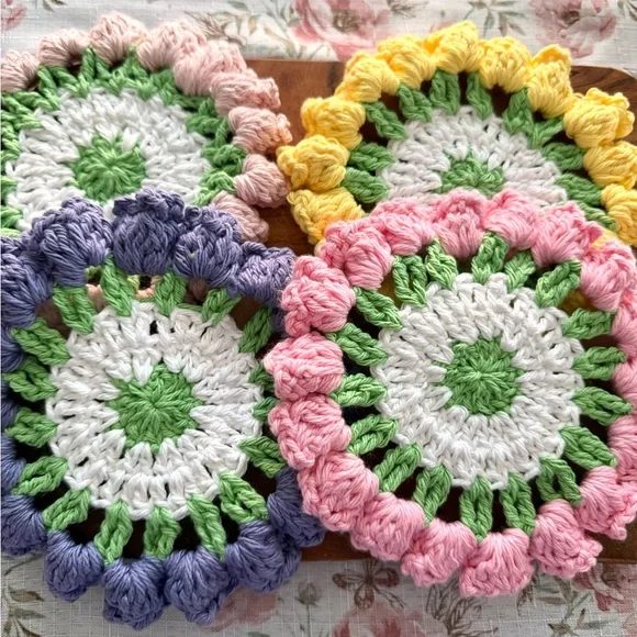 NWT Handmade Crochet Tulip Coasters Set of 4 Cotton Flower Table Decor 6x6" - Picture 3 of 5